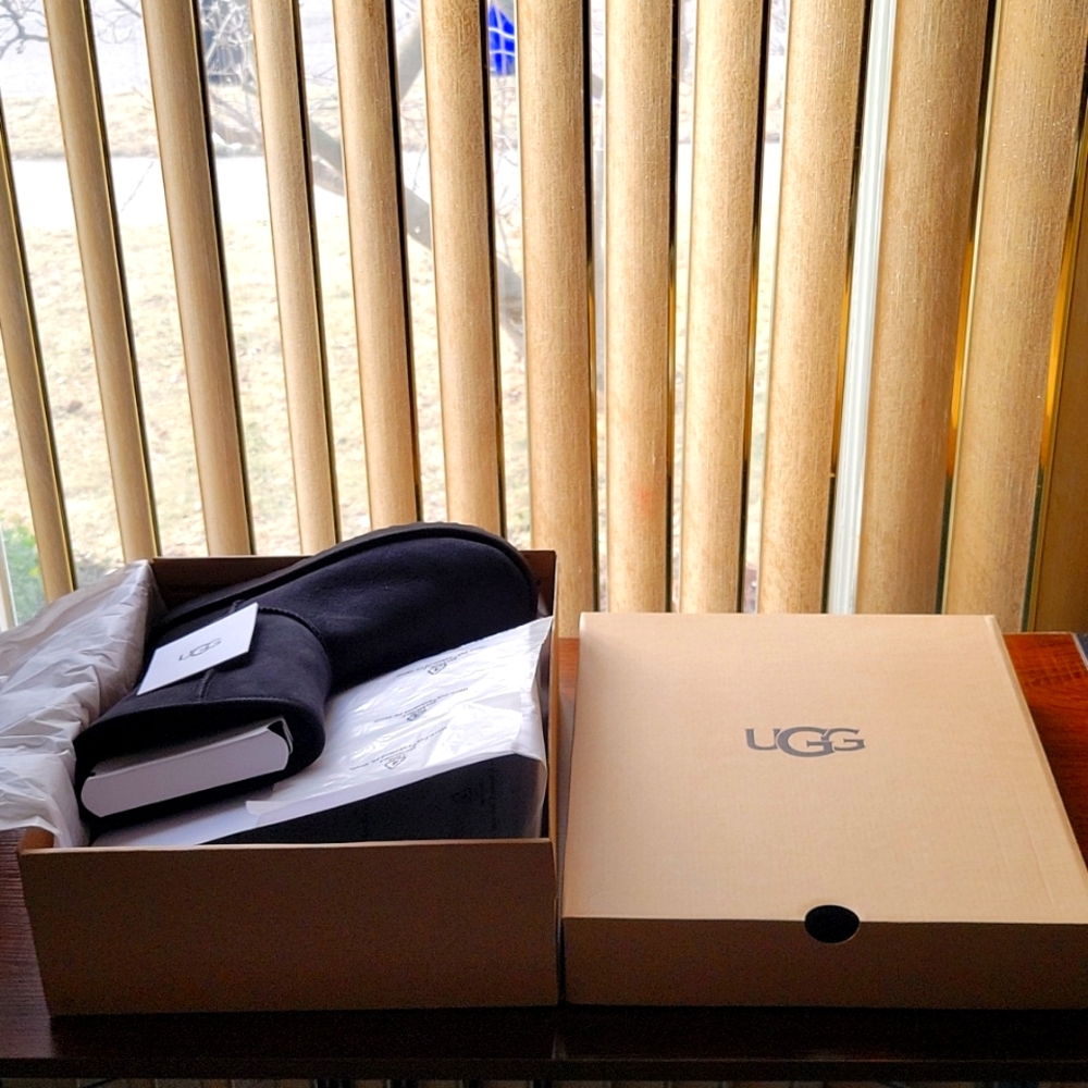 Ugg Womens Classic Short
